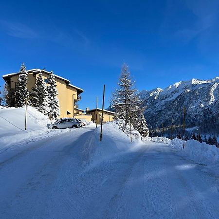 La Casa Bianca - Ski, Hike & Bike Passo del Tonale Exterior photo